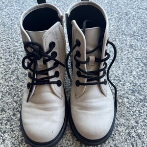 Steve Madden Kids White and Black Boots